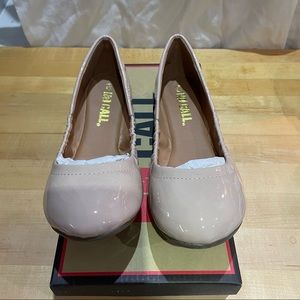 NWT No Call nude patent flats